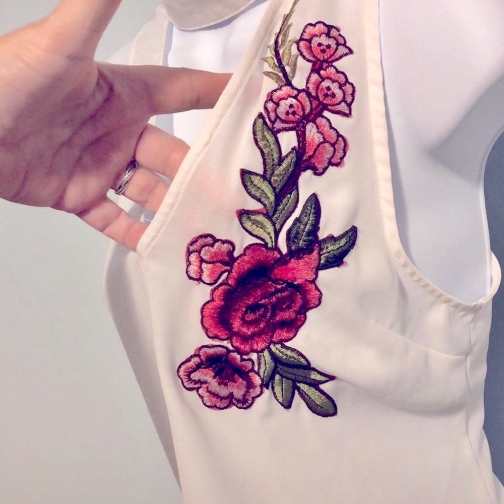 Embroidered blouse - Picture 2 of 3